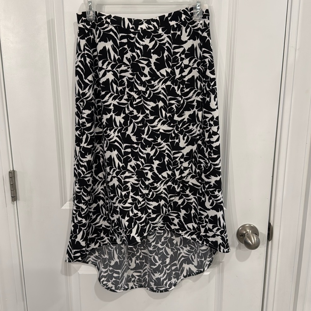 Black and white, XS skirt NWT